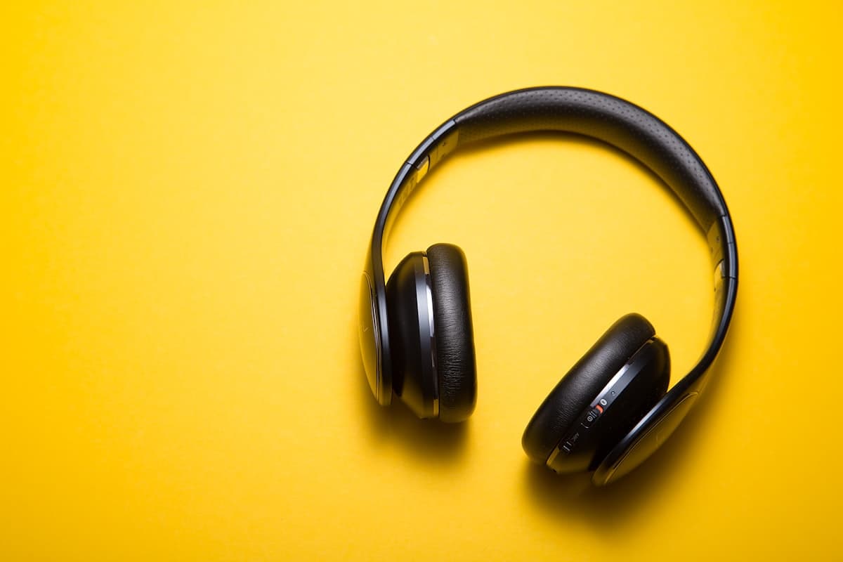Studio wireless headphones